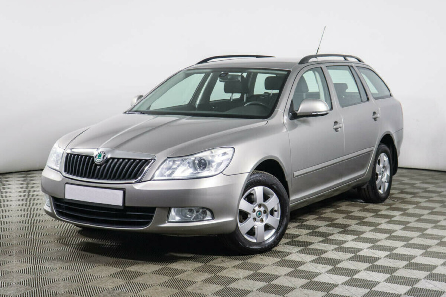 Автомобиль Skoda, Octavia, 2010 года, MT, пробег 142000 км